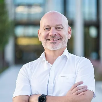 Headshot of Chris Thompson